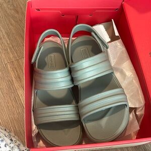 Size 6 Hunter Sandals NWT